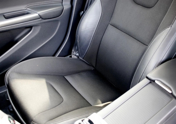 Volvo V60 Cross Country cena 87955 przebieg: 110535, rok produkcji 2018 z Kleczew małe 466